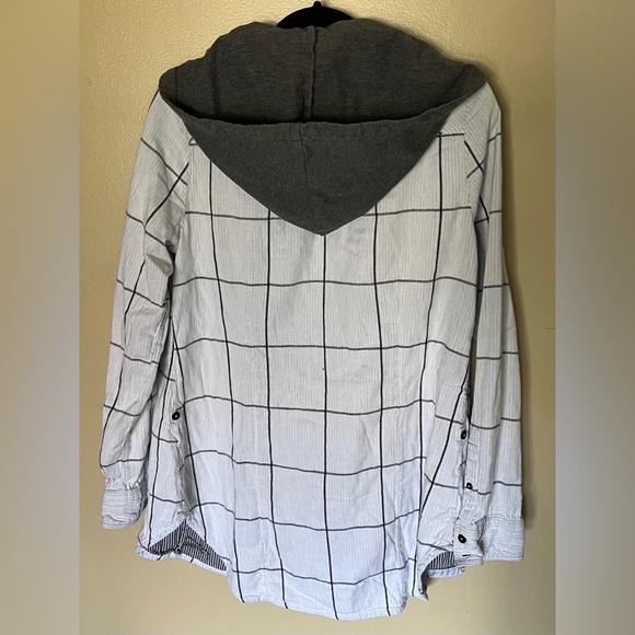 VNTG Vans Off the Wall hooded flannel L/S button up shirt. Juniors L, $18 OBO - Picture 2 of 5